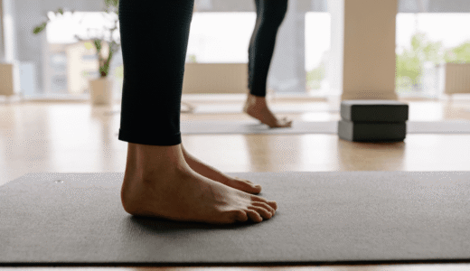 立ち方を少し変えるだけで、動きは大きく変わります